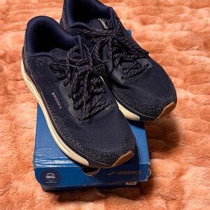 Brooks women’s  ghost max 2